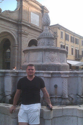 Знаменитый фонтан Шишка(Римини)
