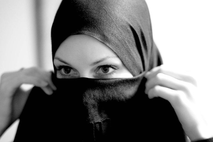 Hijabi violent