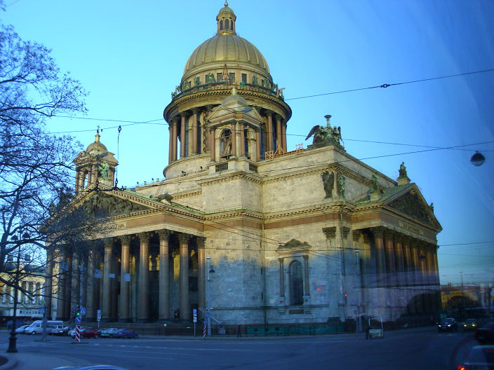 памятник человеческим амбициям