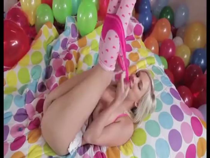 Трах среди шариков