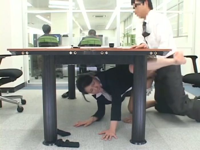 Азиаты тархаются в офисе