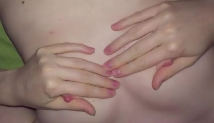 Ласкаю распухшие сиси