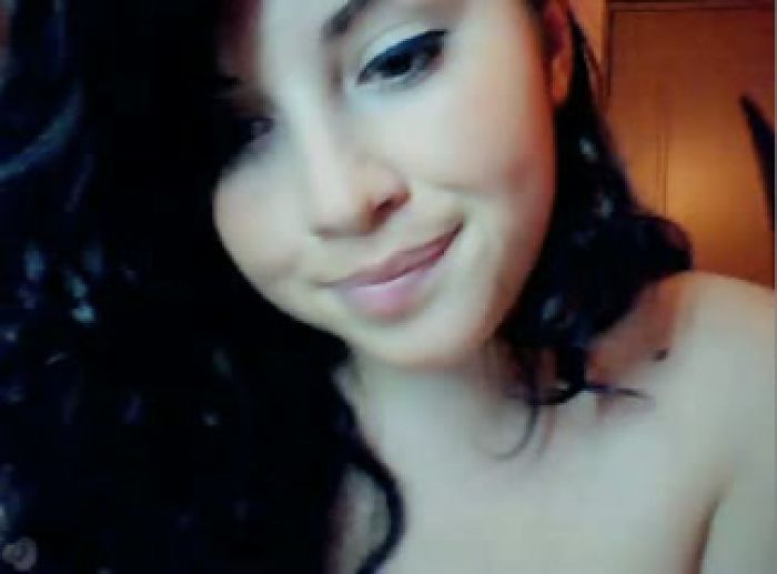 Cute teen show her nasty body on cam