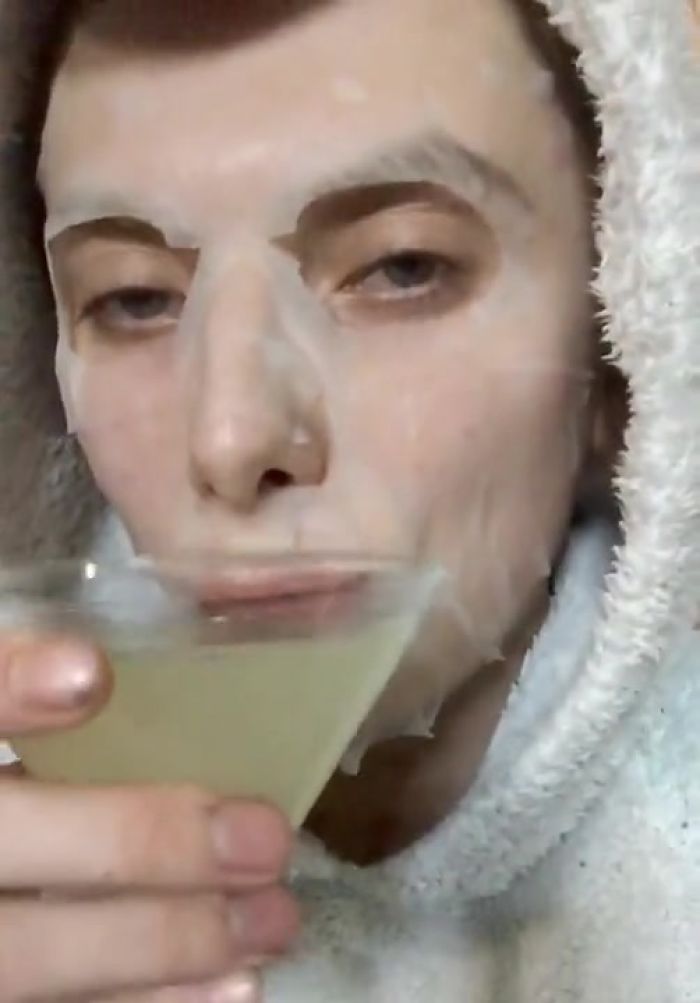 Люблю масочки на лицо и бухать