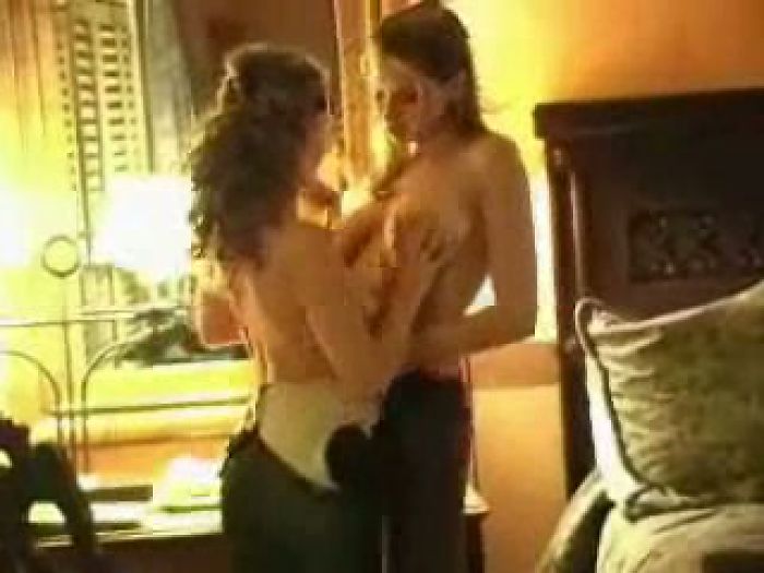 Hot lesbians kissing