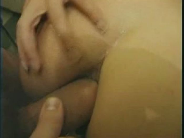 Шикарную грудастую блондинку отодрали на кухне в анал