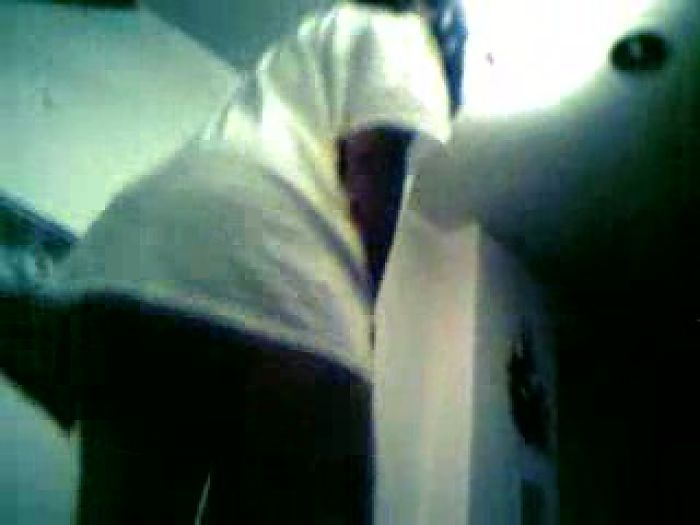 me bending over and showing my fat ass and juicy booty i