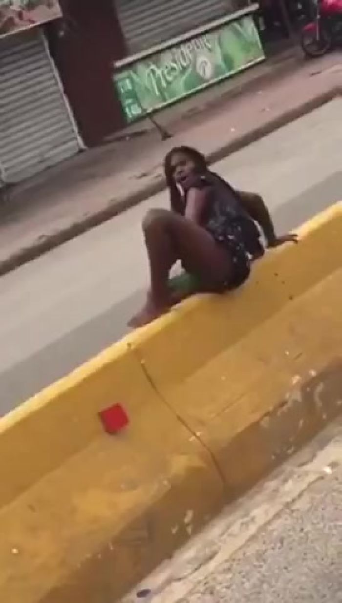 Чорна іспалняє