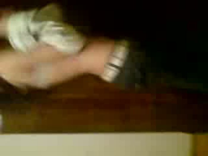 Стриптиз в исполнении малышки