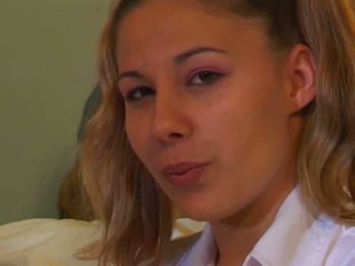 Молоденькую имеют по всякому